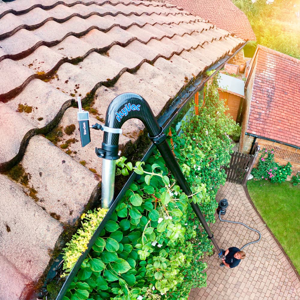 Dachziegel- und Dachrinnenreinigung von den Saubermachern in Regensburg und Amberg-Sulzbach